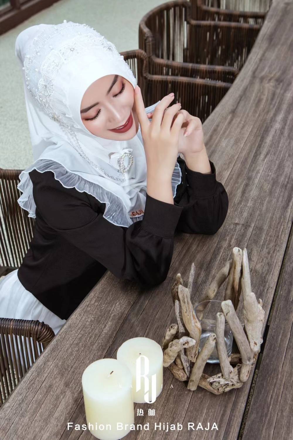 Kaliala-bílá vyšívaná šifónová čepice na hidžáb s perlami a kamínky