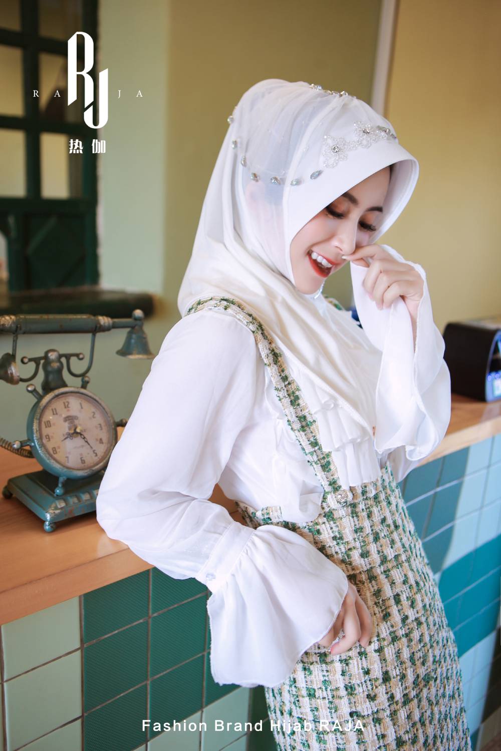 Zaira - Weiße, schicke und funkelnde Hijab-Kappe aus Chiffon