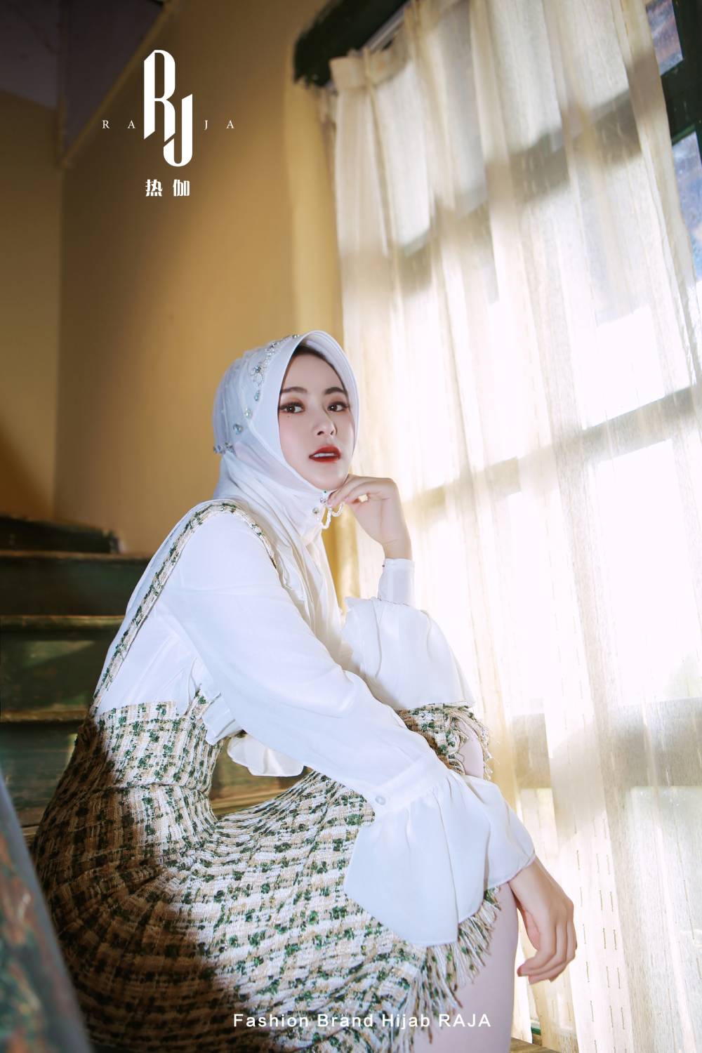 Zaira - Weiße, schicke und funkelnde Hijab-Kappe aus Chiffon