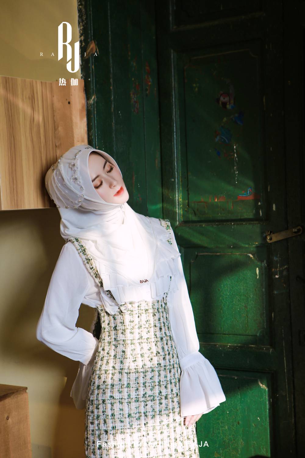 Zaira - Weiße, schicke und funkelnde Hijab-Kappe aus Chiffon