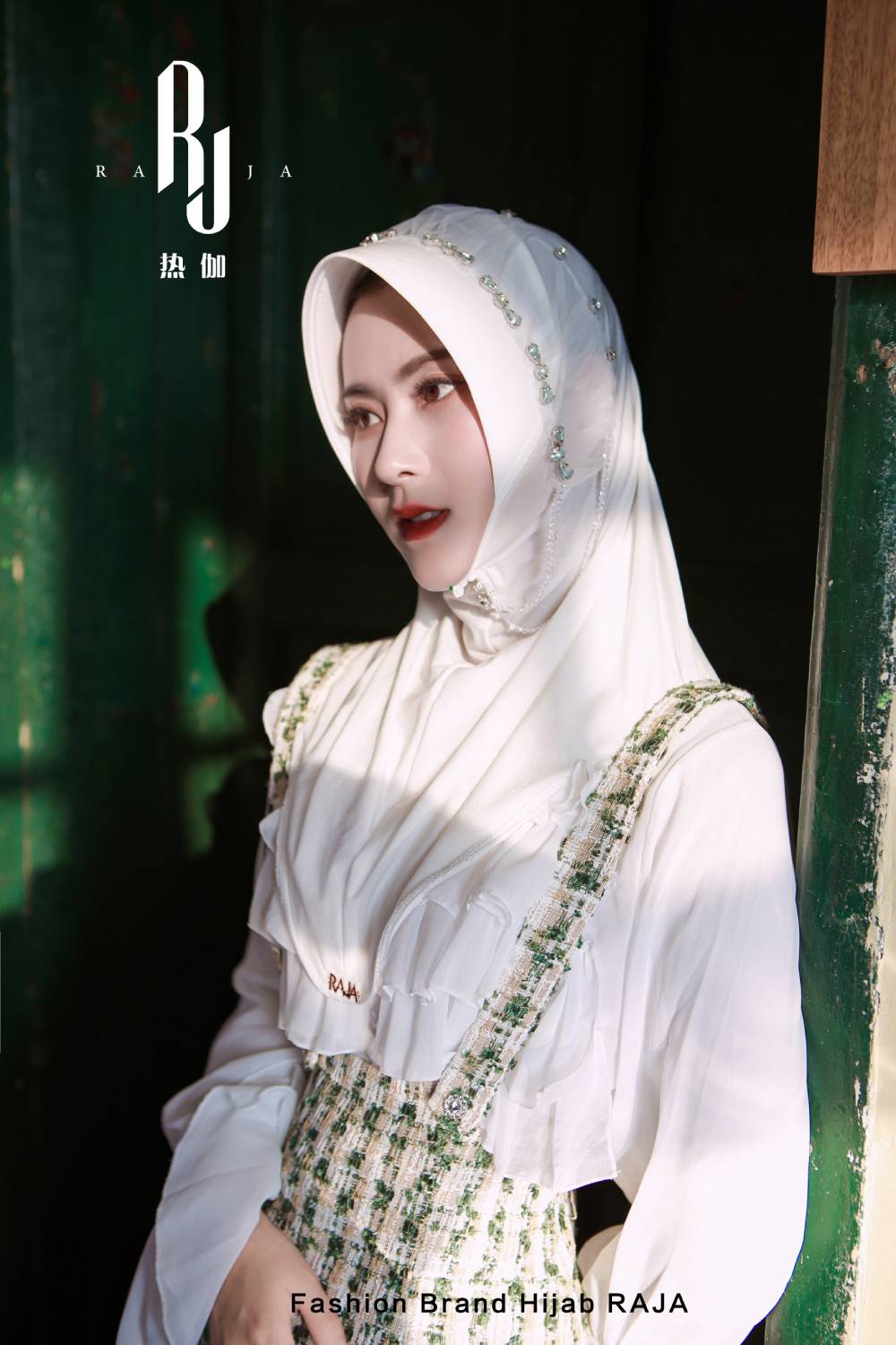 Zaira-Bílá elegantní a třpytivá šifónová čepice na hidžáb