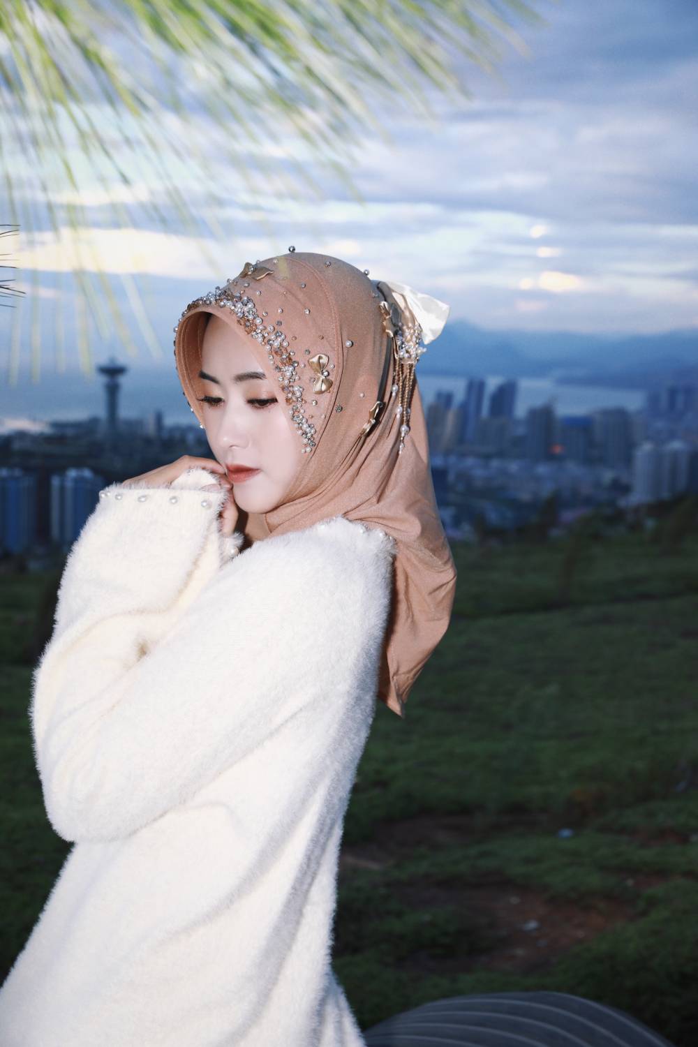 Barika-Apricot Romantische handgefertigte Hijab-Kappe mit Satinschleifen