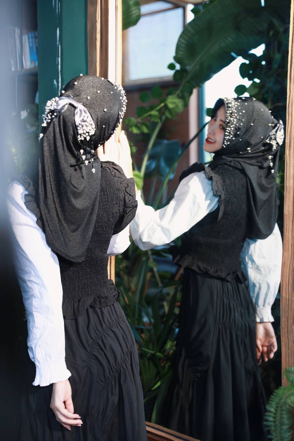 Barika-Black Romantická ručně vyráběná čepice na hidžáb s saténovými mašlemi