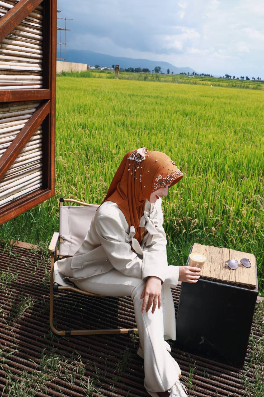 Barika-Bronze Romantická ručně vyráběná čepice na hidžáb se saténovými mašlemi