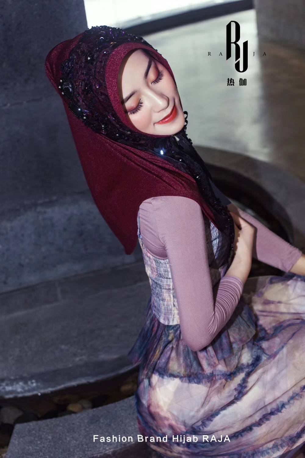 Yara-Burgundy Handbestickte Hijab-Kappe mit Perlen und dreidimensionalen Blumen