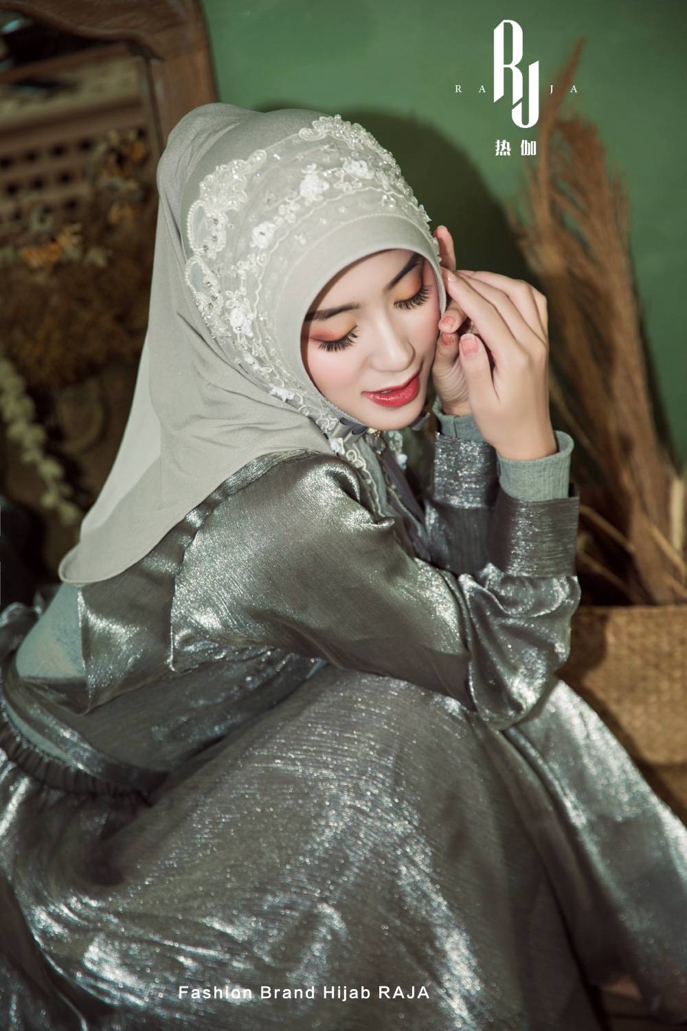 Yara-Sage – Handbestickte Hijab-Kappe mit Perlen und dreidimensionalen Blumen