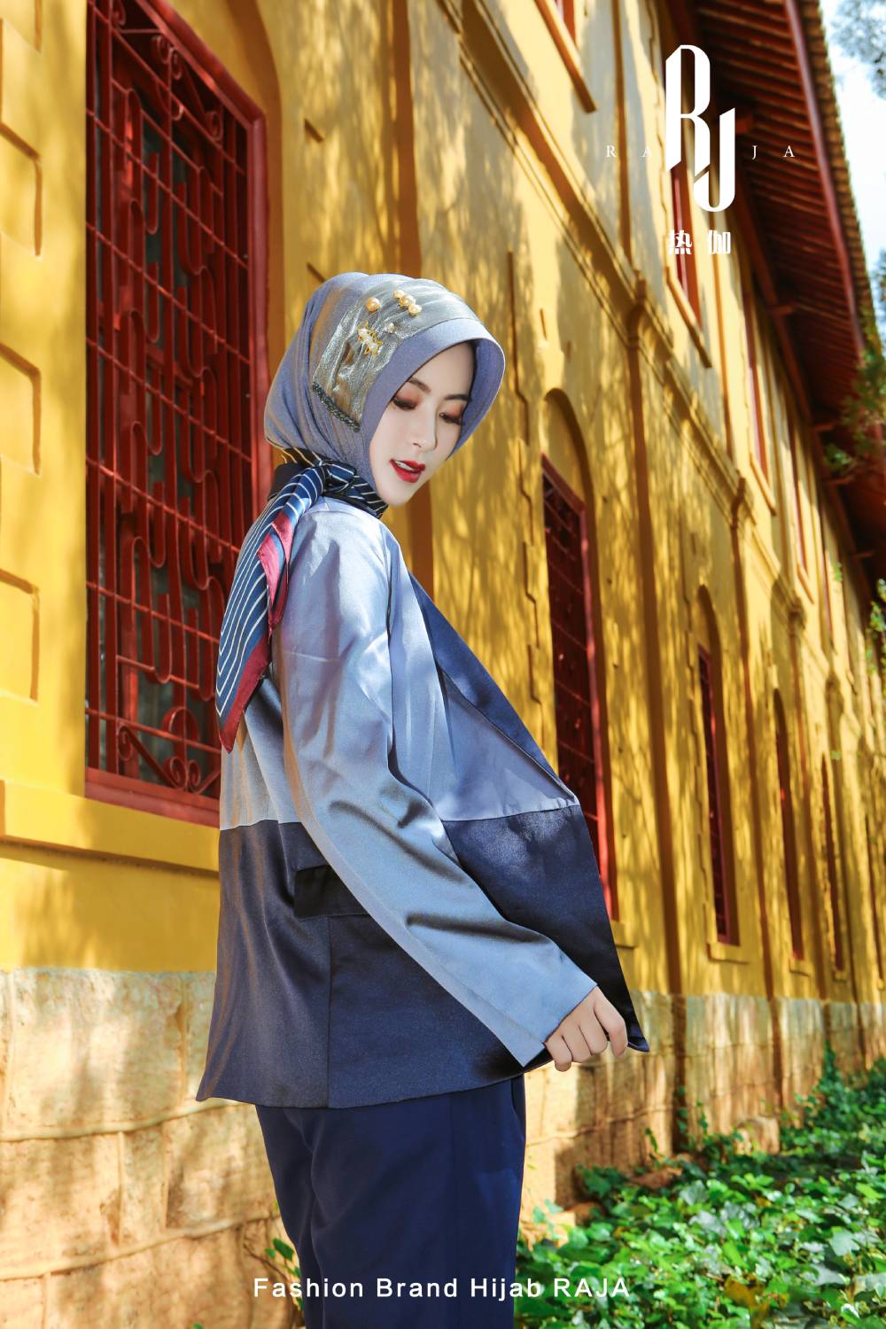 Laila - Fliederblaue, bezaubernde Hijab-Kappe mit zarten Perlenverzierungen und Charmeuse-Schal