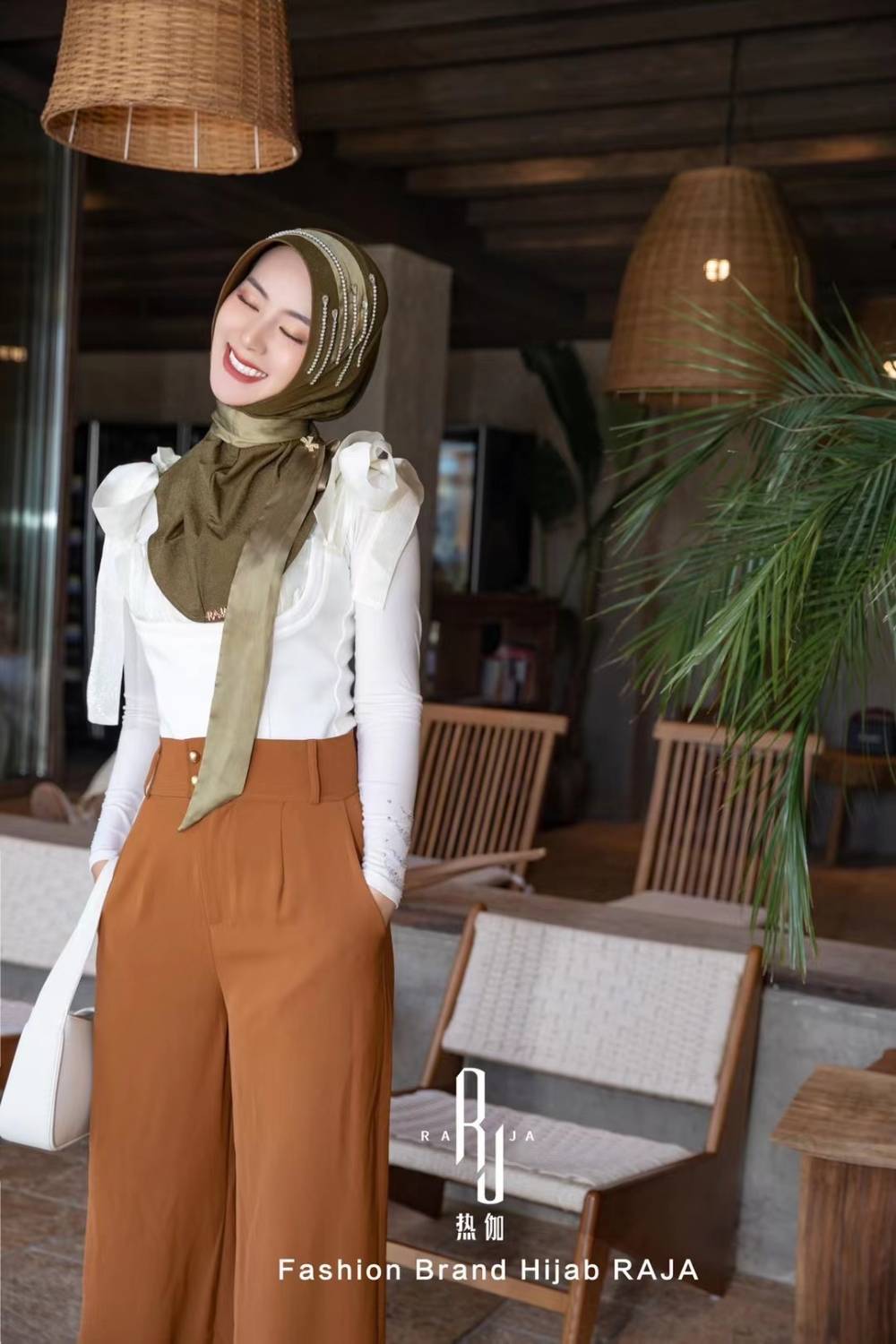 Jaseena - Bezaubernde Hijab-Kappe in Armeegrün mit zarter Bandverzierung