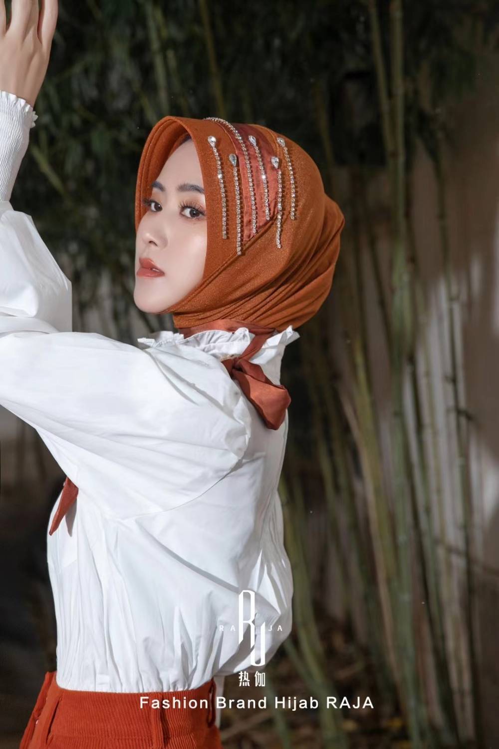 Jaseena - Bezaubernde Hijab-Kappe in Bronze mit zarter Bandverzierung