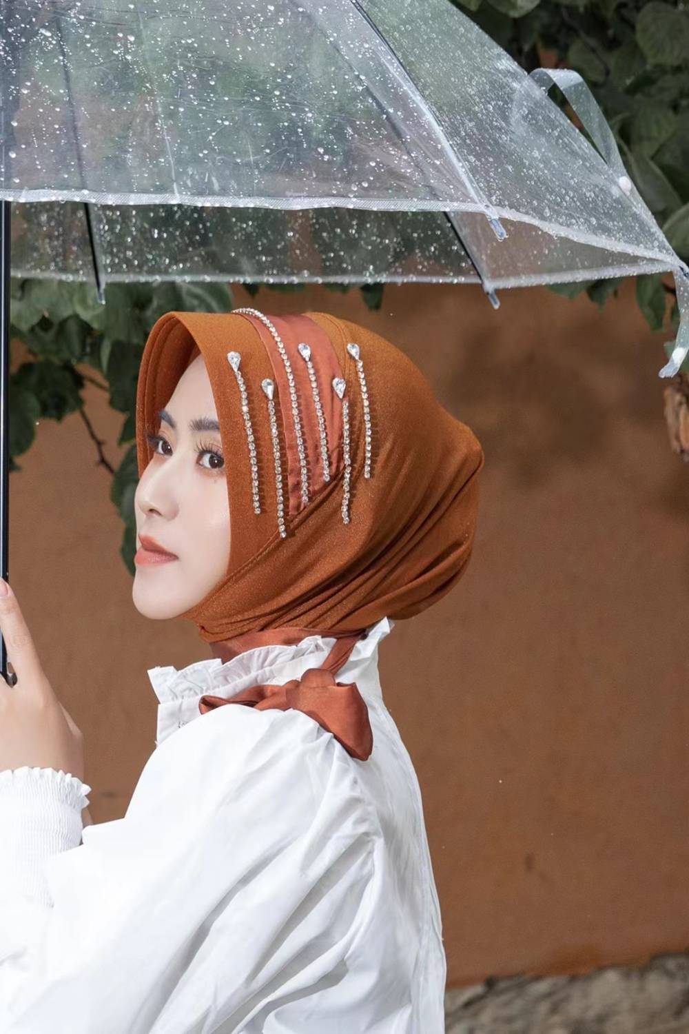 Jaseena - Bezaubernde Hijab-Kappe in Bronze mit zarter Bandverzierung