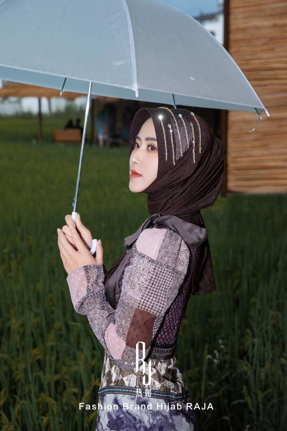 Jaseena – Grauer Wolf, bezaubernde Hijab-Kappe mit zarter Bandverzierung