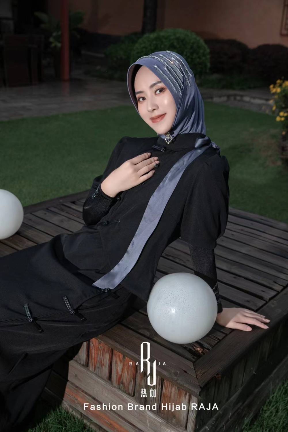 Jaseena - Bezaubernde Hijab-Kappe in Lilablau mit zarter Bandverzierung