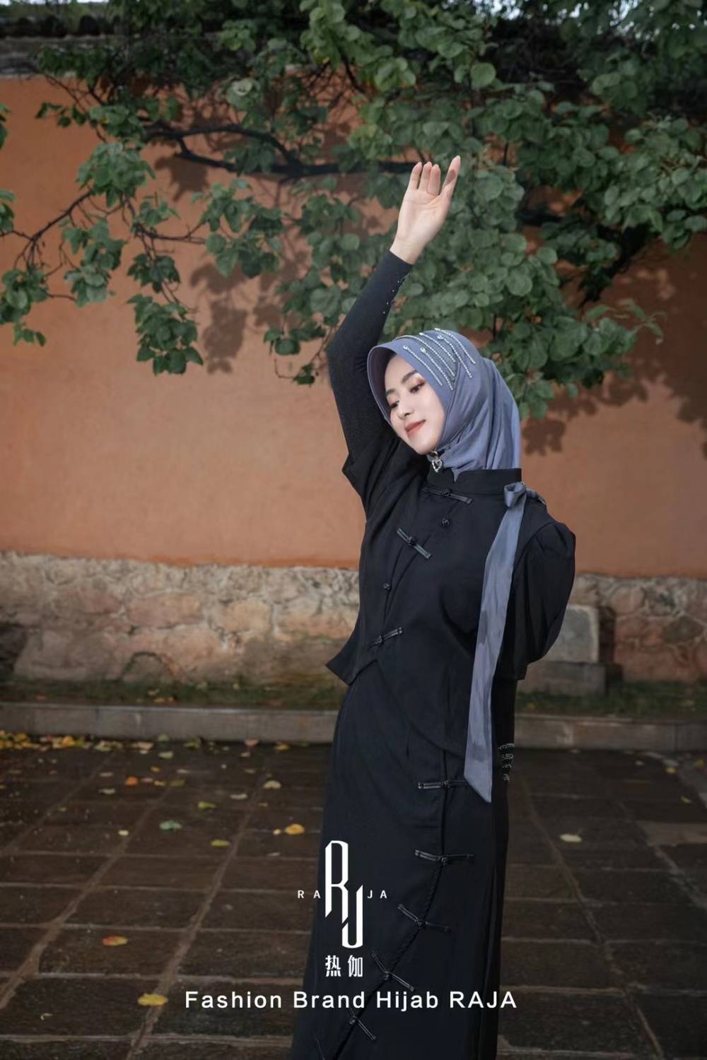 Jaseena - Bezaubernde Hijab-Kappe in Lilablau mit zarter Bandverzierung