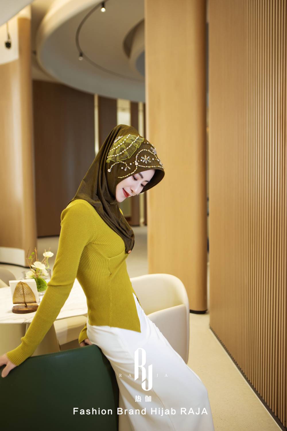 Amira - Army Green Bezaubernde fächerförmige Hijab-Kappe mit Perlenverzierungen