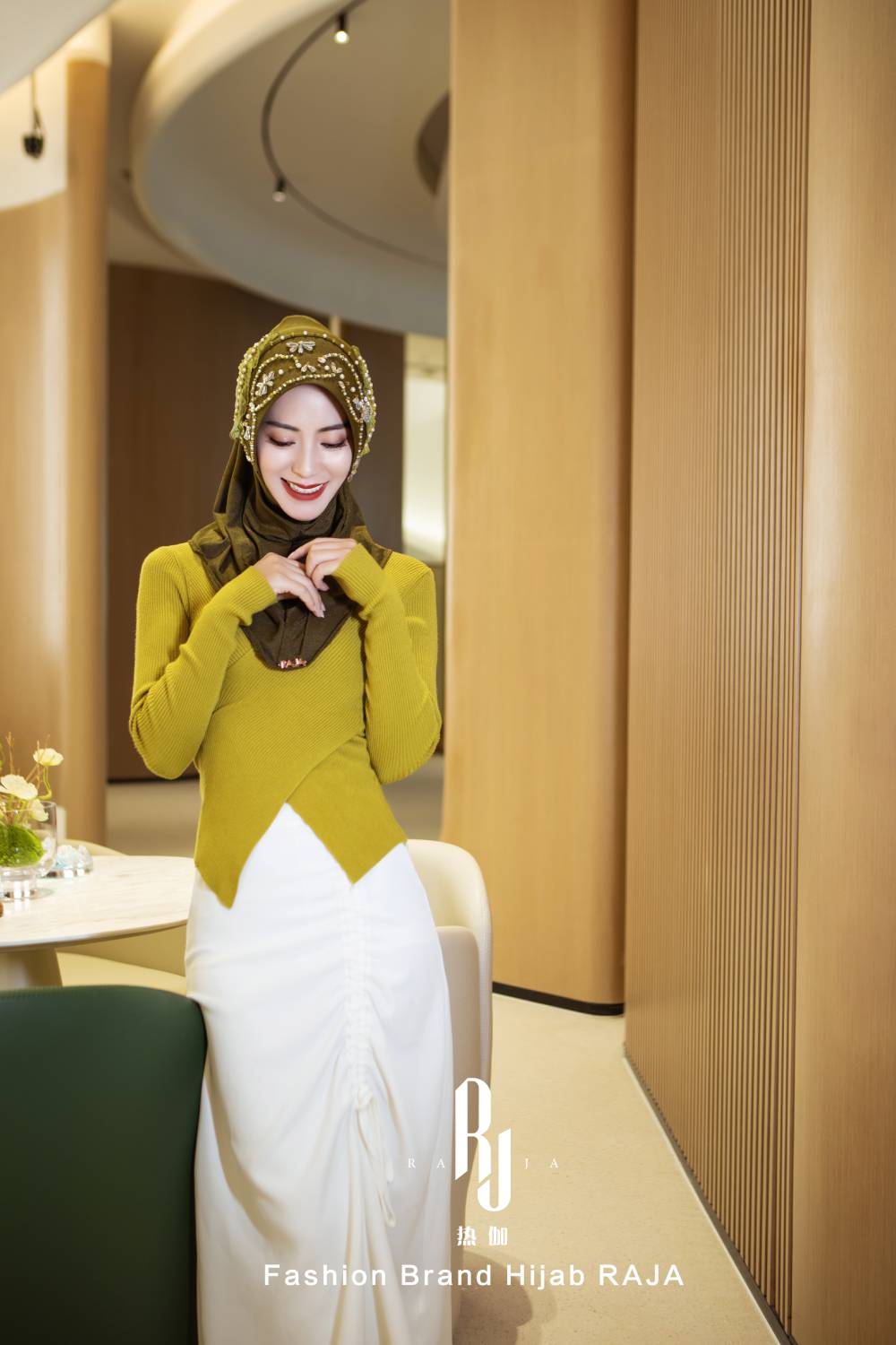 Amira - Army Green Bezaubernde fächerförmige Hijab-Kappe mit Perlenverzierungen