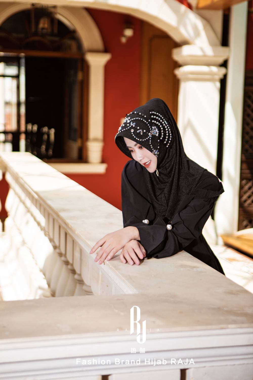 Amira-Schwarze bezaubernde fächerförmige Hijab-Kappe mit Perlenverzierungen