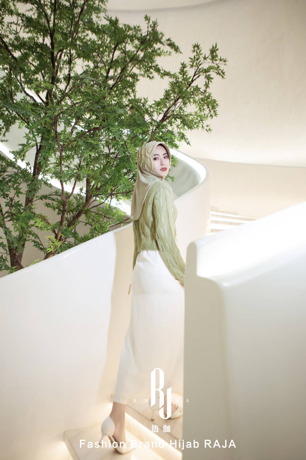 Amira-Sage Bezaubernde fächerförmige Hijab-Kappe mit Perlenverzierungen