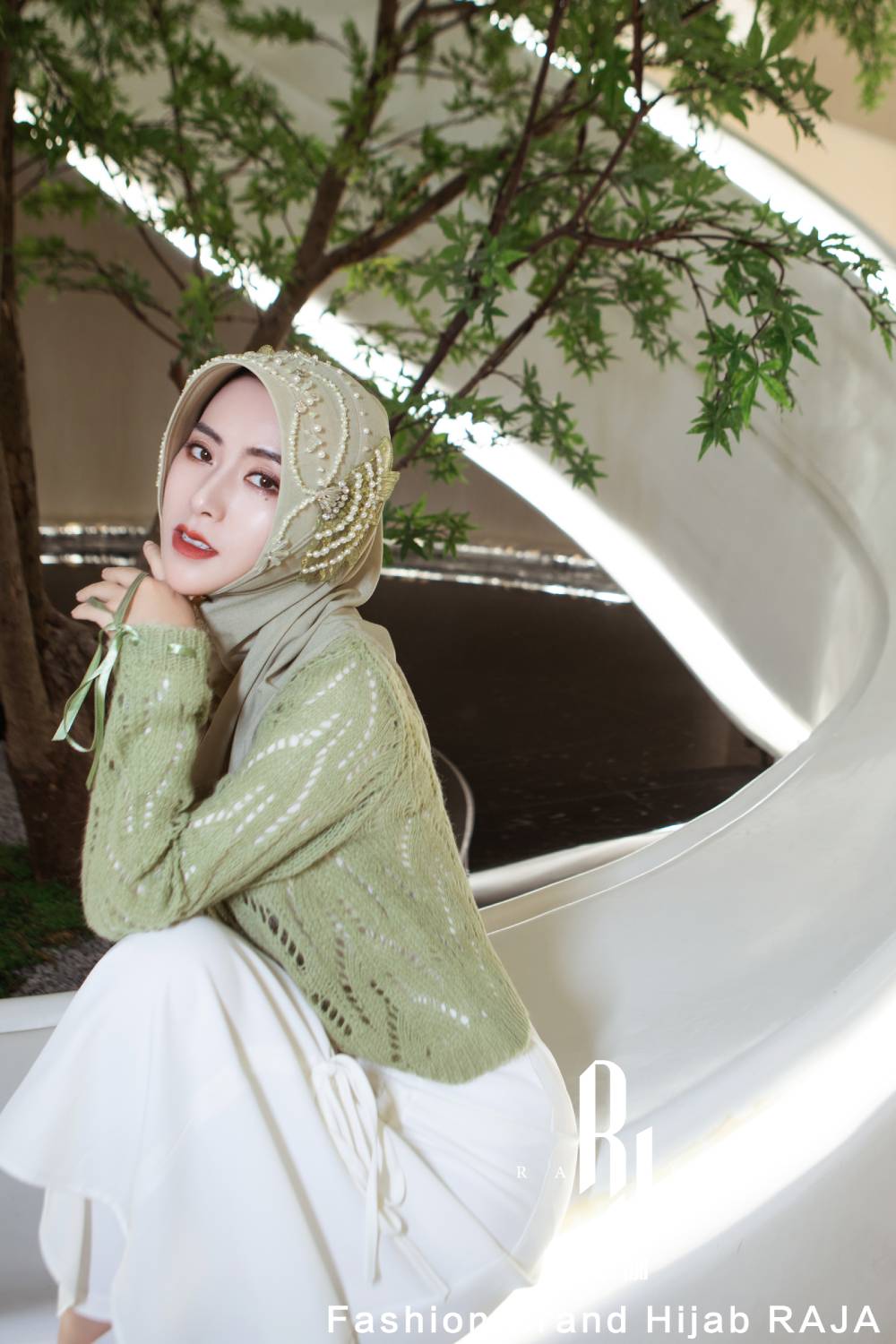 Amira-Sage Bezaubernde fächerförmige Hijab-Kappe mit Perlenverzierungen