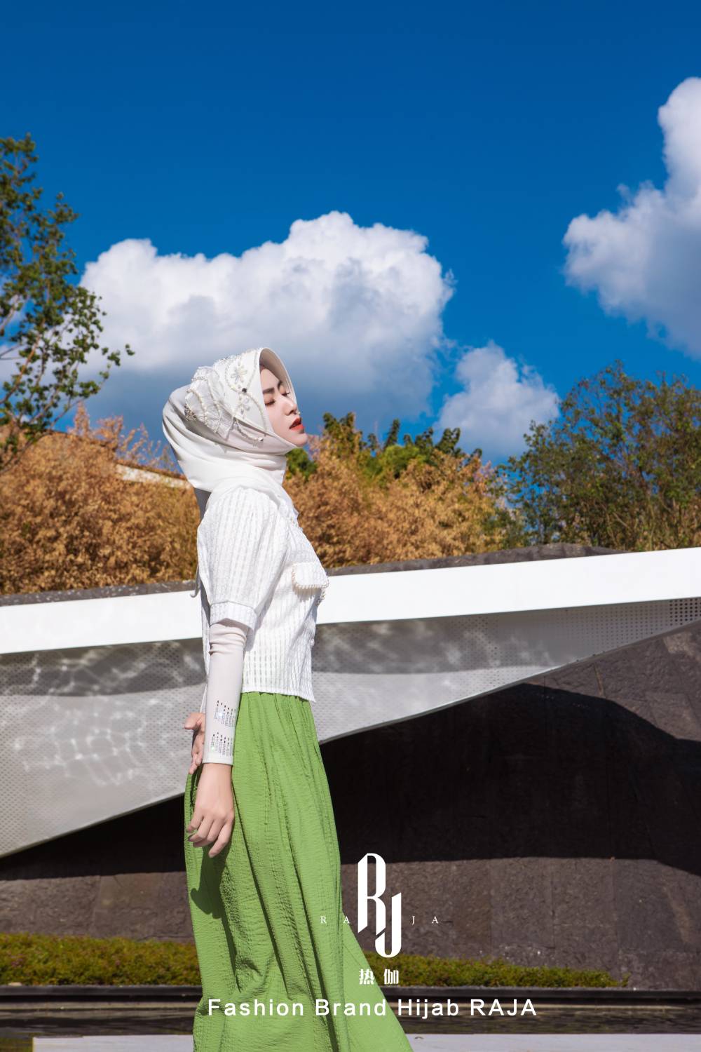 Amira-White Enchanting Fan-Shaped Hijab Cap with Pearl Embellishments