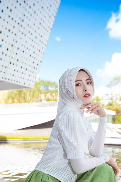 Amira-White Enchanting Fan-Shaped Hijab Cap with Pearl Embellishments