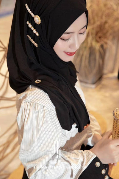 Shakira - Black Daily Hijab with Pearl Pins