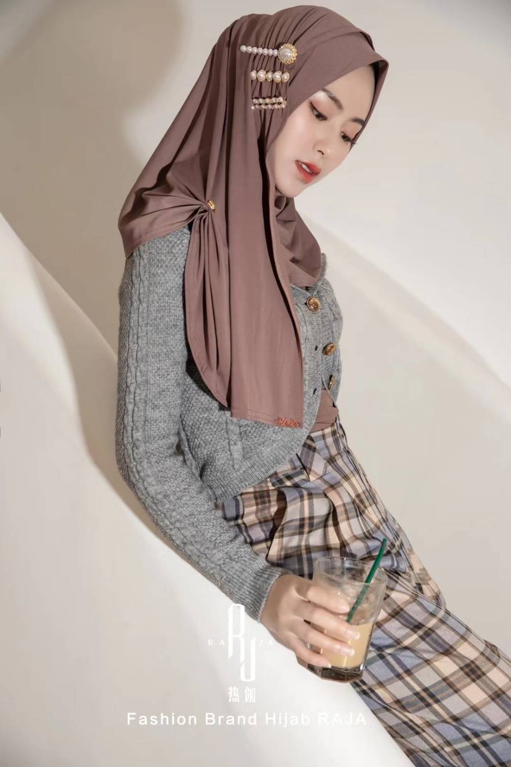 Shakira - March Pink Daily Hijab con perle