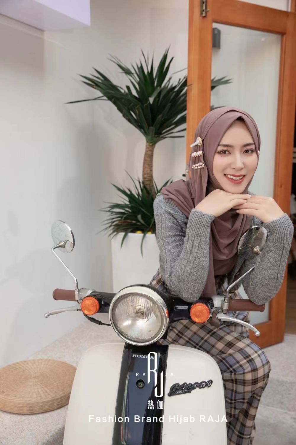 Shakira - March Pink Daily Hijab con perle