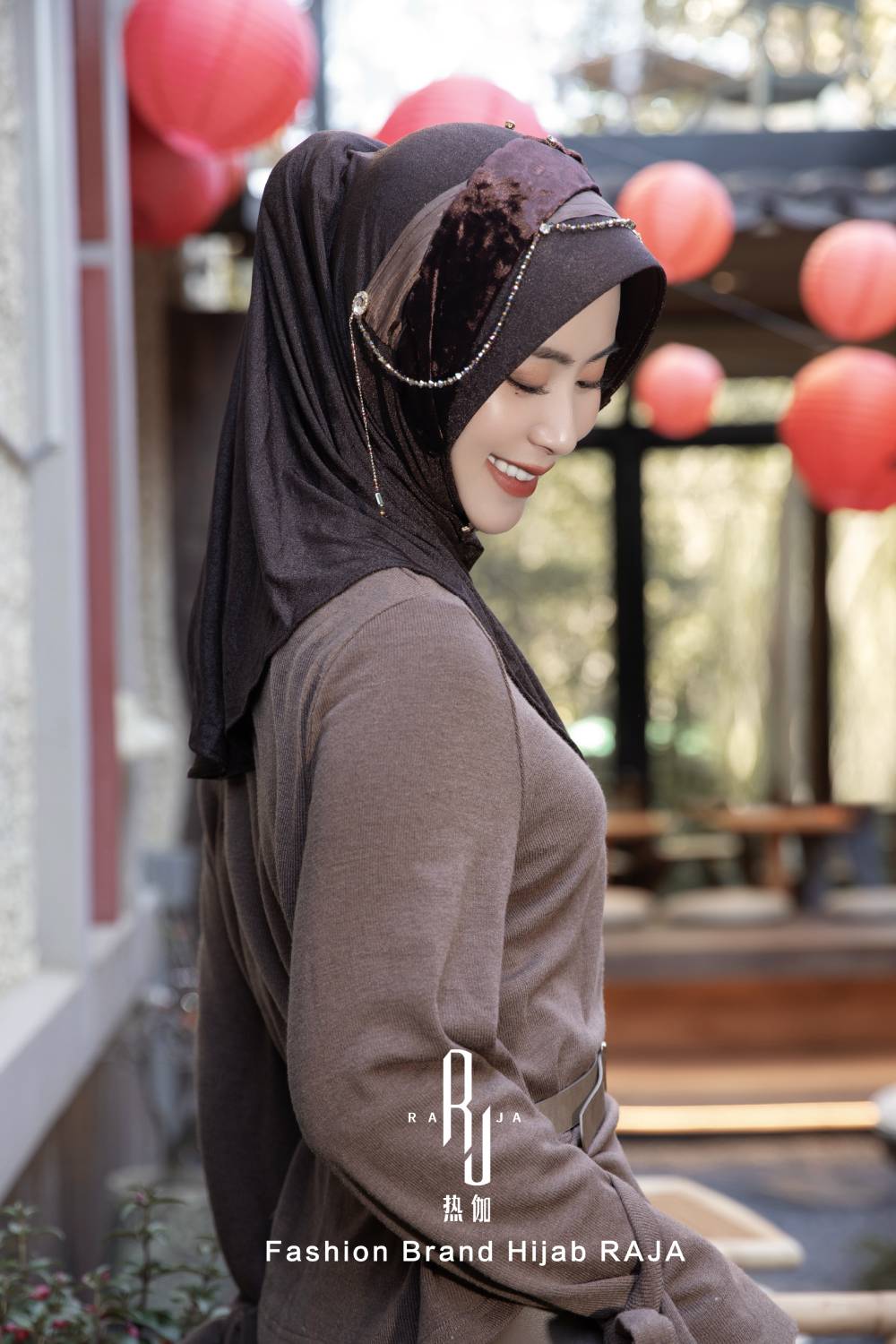 Velvet regale del lupo grigio faisha e cappuccio hijab a nastro pieghevole con abbellimenti intricati