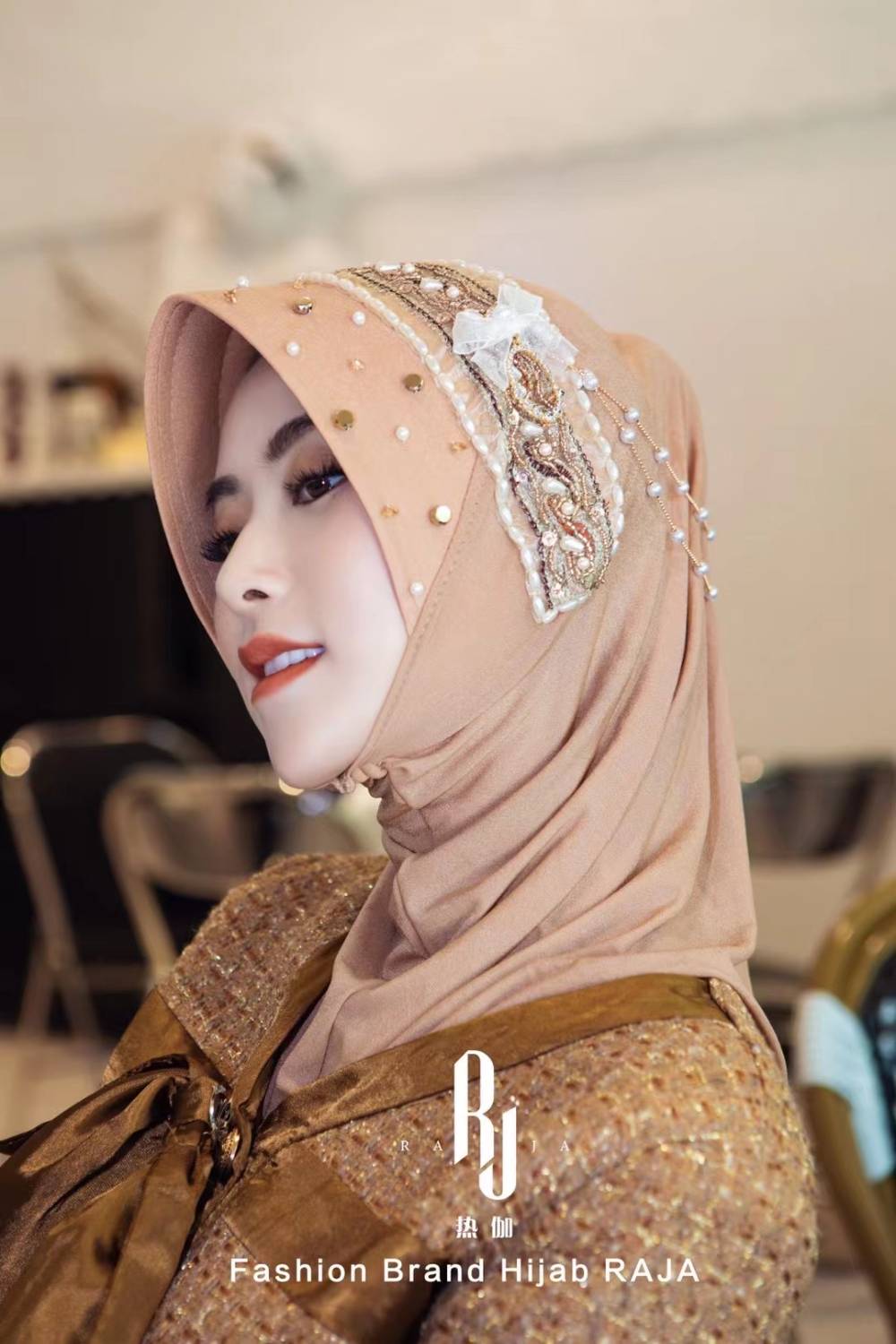 Eshal-Day-Daytona Peach Etnic Eleganza Pearl e Crystal abbellito Hijab Cap con catena delicata