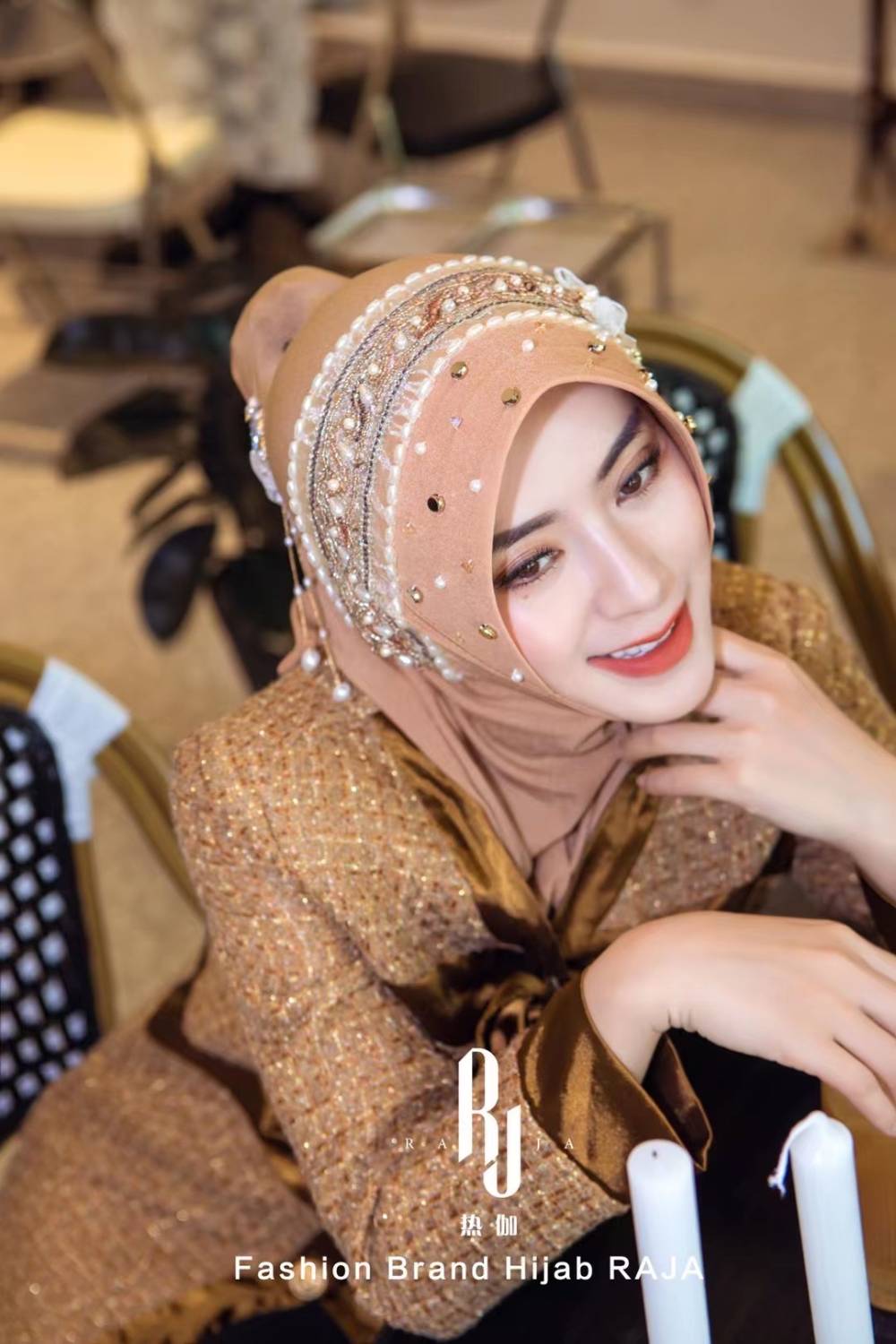 Eshal-Day-Daytona Peach Etnic Eleganza Pearl e Crystal abbellito Hijab Cap con catena delicata