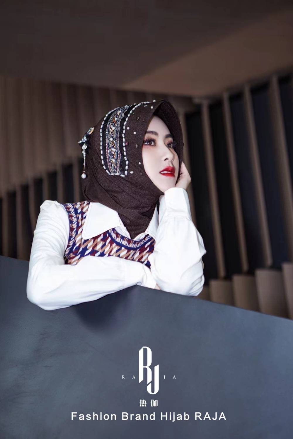 ESHAL-GRAY WOLF ETNIC ETHNIC ELEGANZA PARL E CRIDALLATO CAP HIJAB con catena delicata