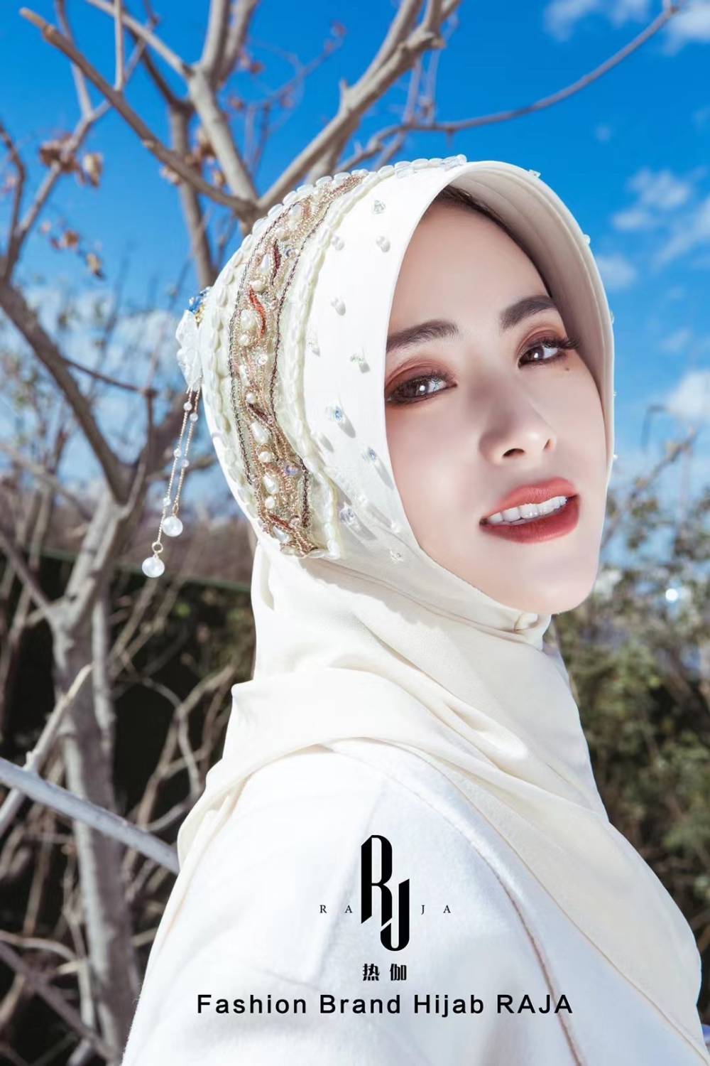 ESHAL-White Etnic Elegance Pearl e Crystal abbellito Hijab Cap con catena delicata