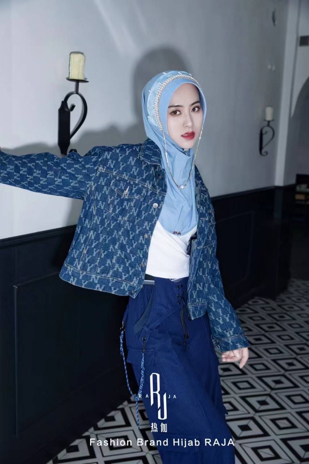 Nadia-Baby Blue Eyes Radiance Bonnet Hijab Chaîne Perle et Strass