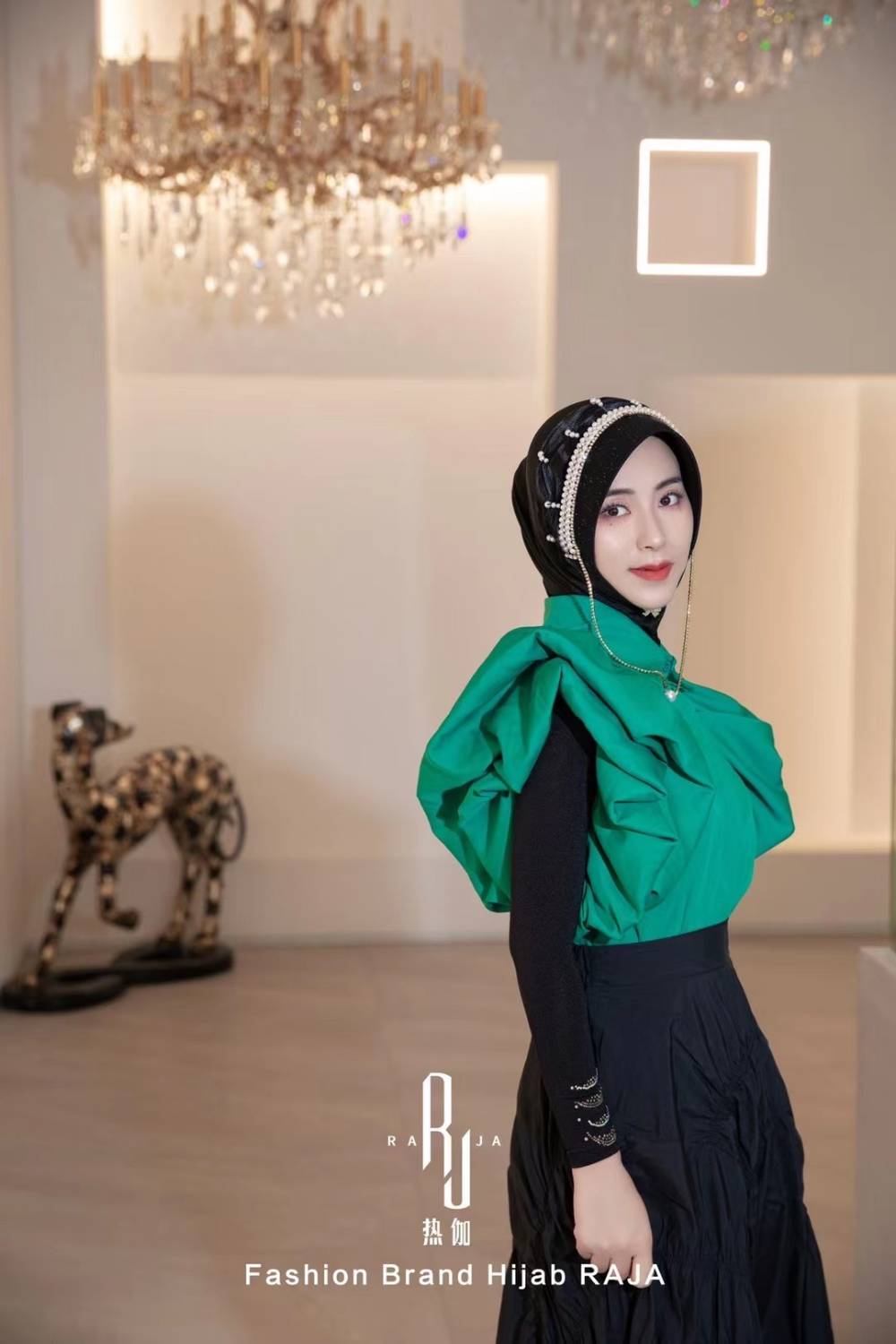 Nadia-Black Radiance Pearl e Rhinestone Chain Hijab Cap