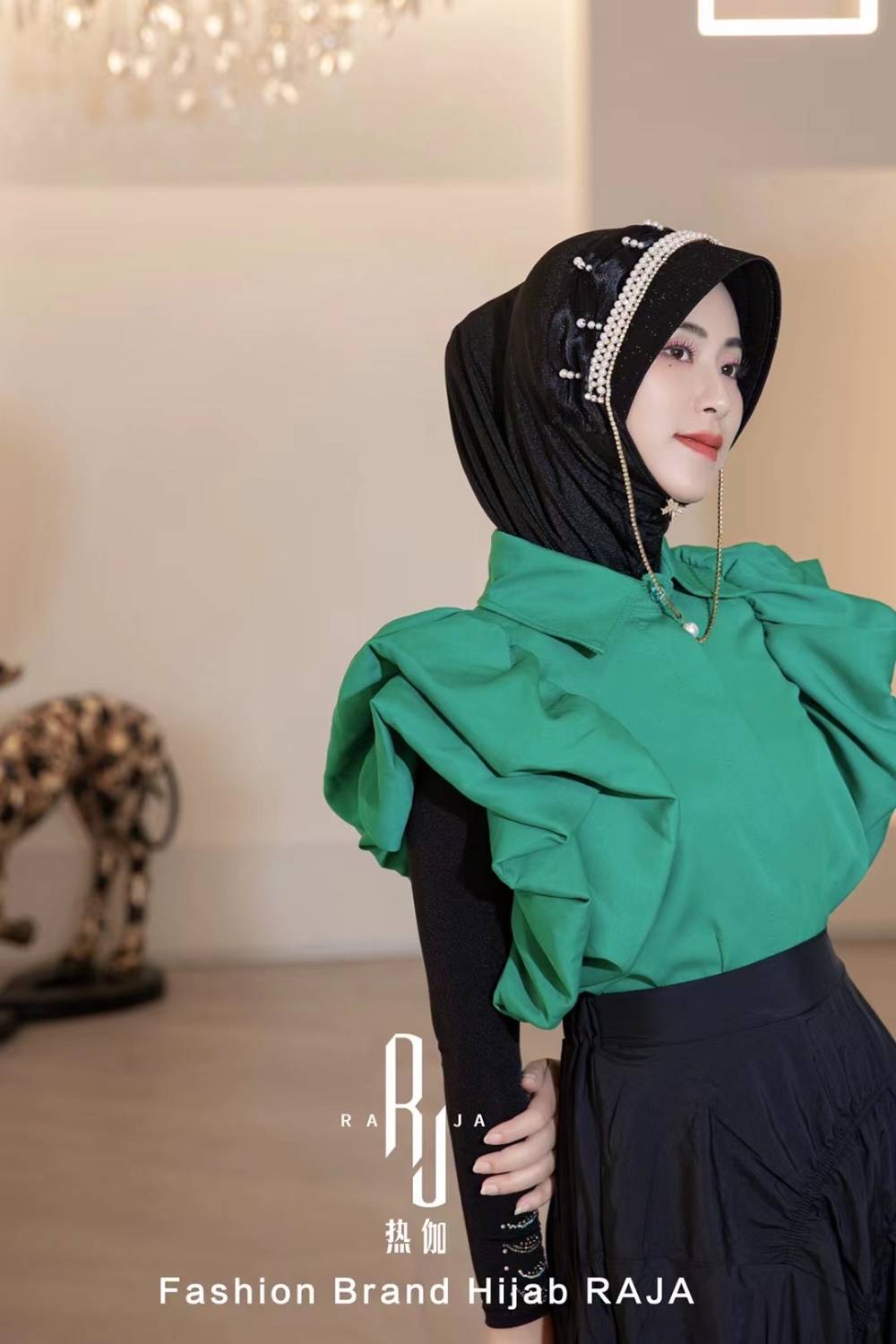 Nadia-Black Radiance Pearl e Rhinestone Chain Hijab Cap