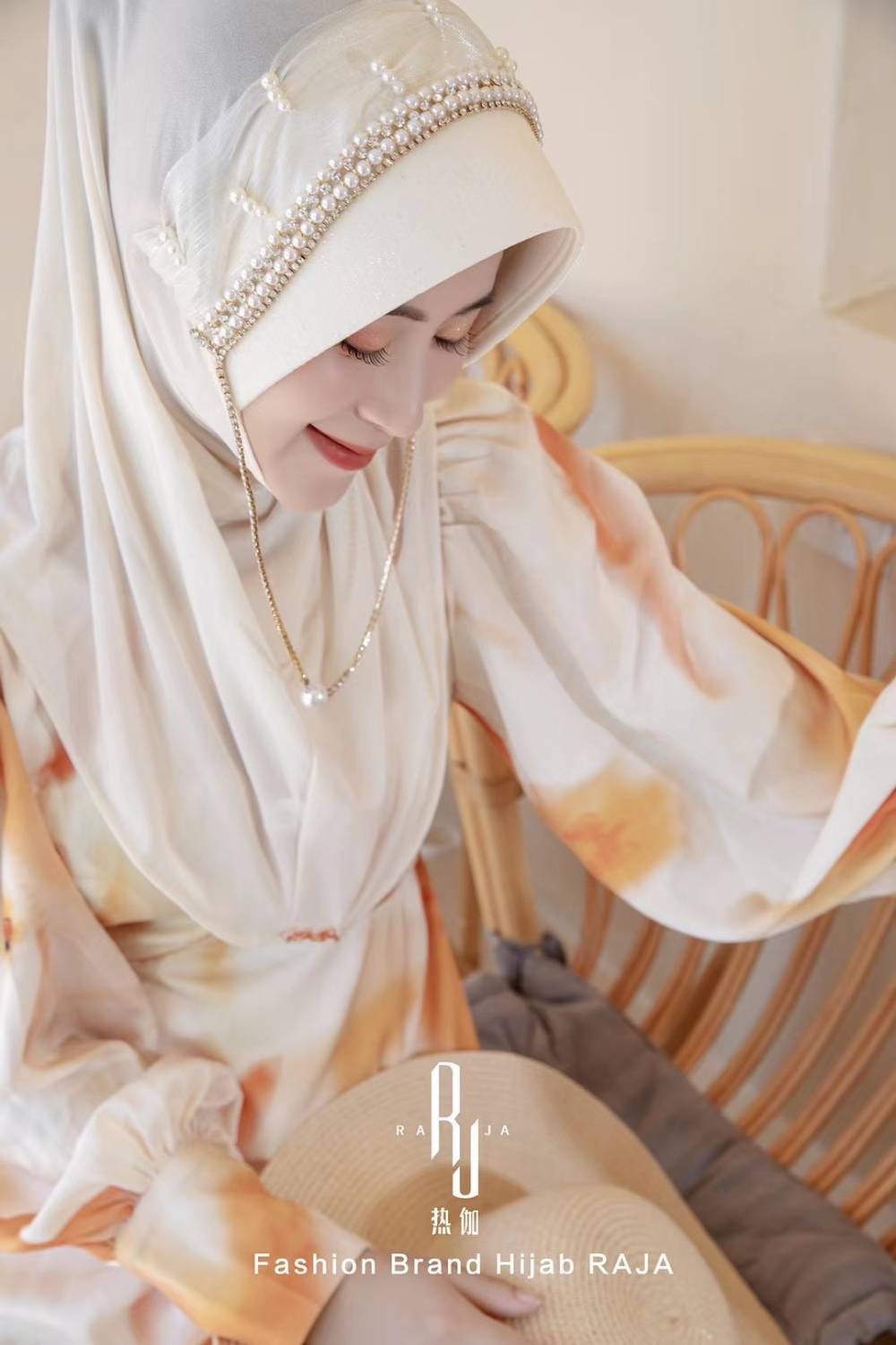 Nadia-cream Radiance Pearl e Rhinestone Chain Hijab Cap