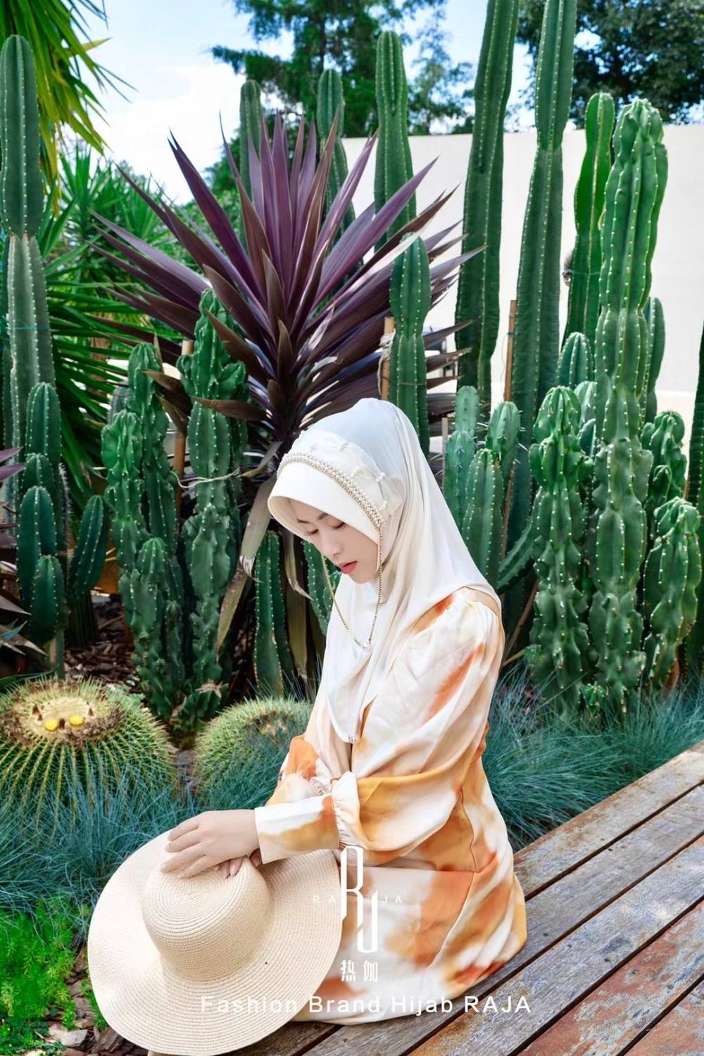 Nadia-cream Radiance Pearl e Rhinestone Chain Hijab Cap