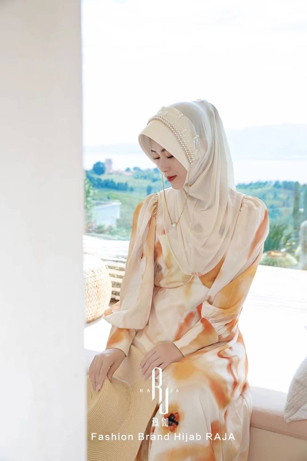 Nadia-cream Radiance Pearl e Rhinestone Chain Hijab Cap