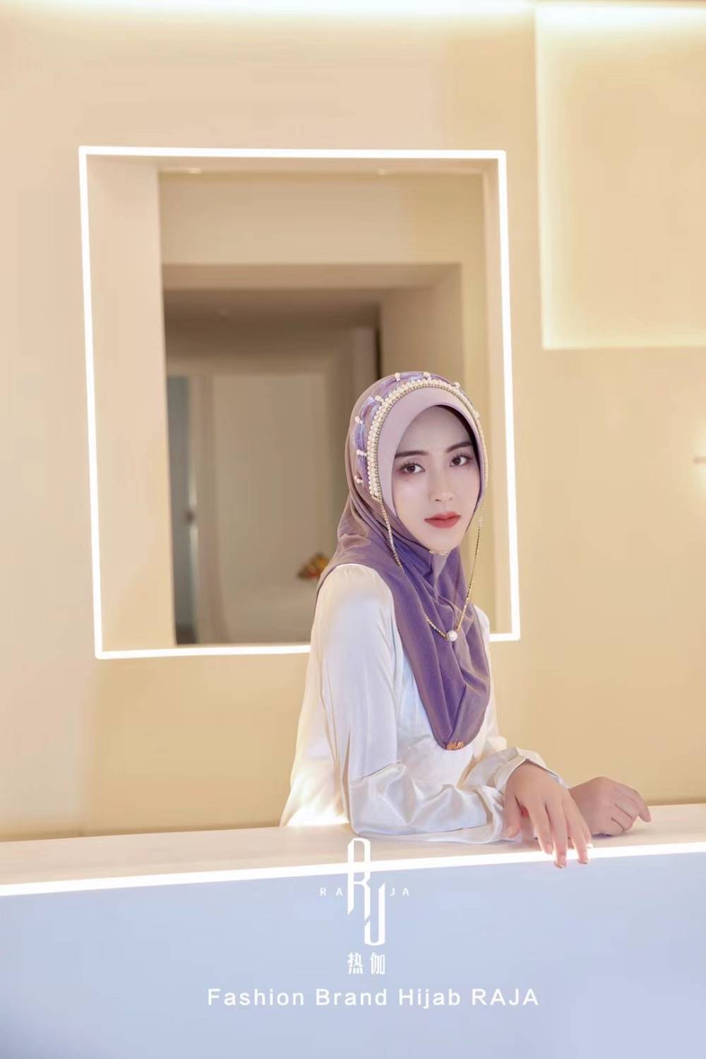 Nadia-Lavender Radiance Pearl e Rhinestone Chain Hijab Cap