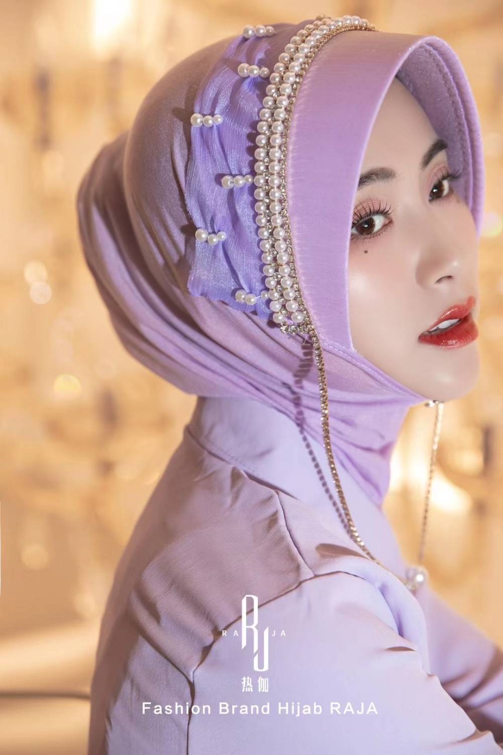 Nadia-Light Lilac Radiance Pearl e Rhinestone Chain Hijab Cap