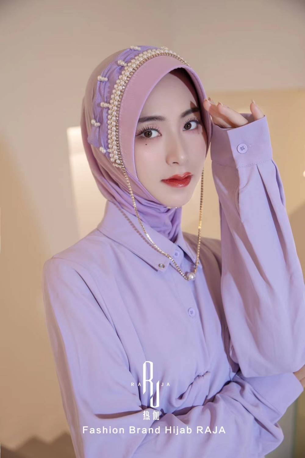Nadia-Light Lilac Radiance Pearl e Rhinestone Chain Hijab Cap
