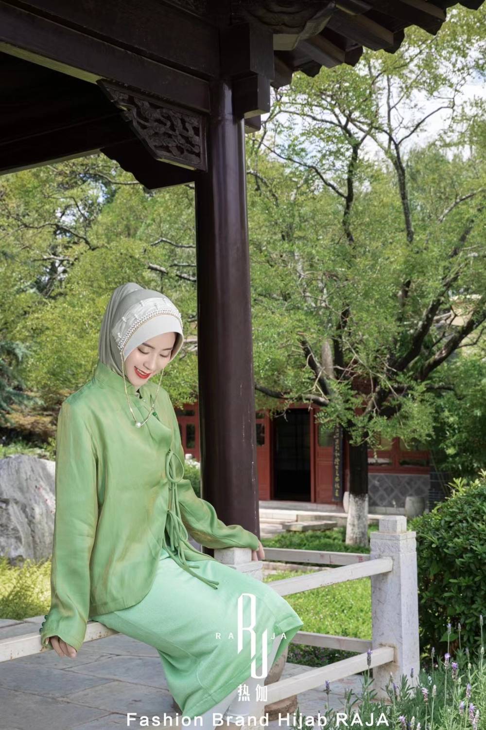 Nadia-Sage Radiance Pearl e Rhinestone Chain Hijab Cap