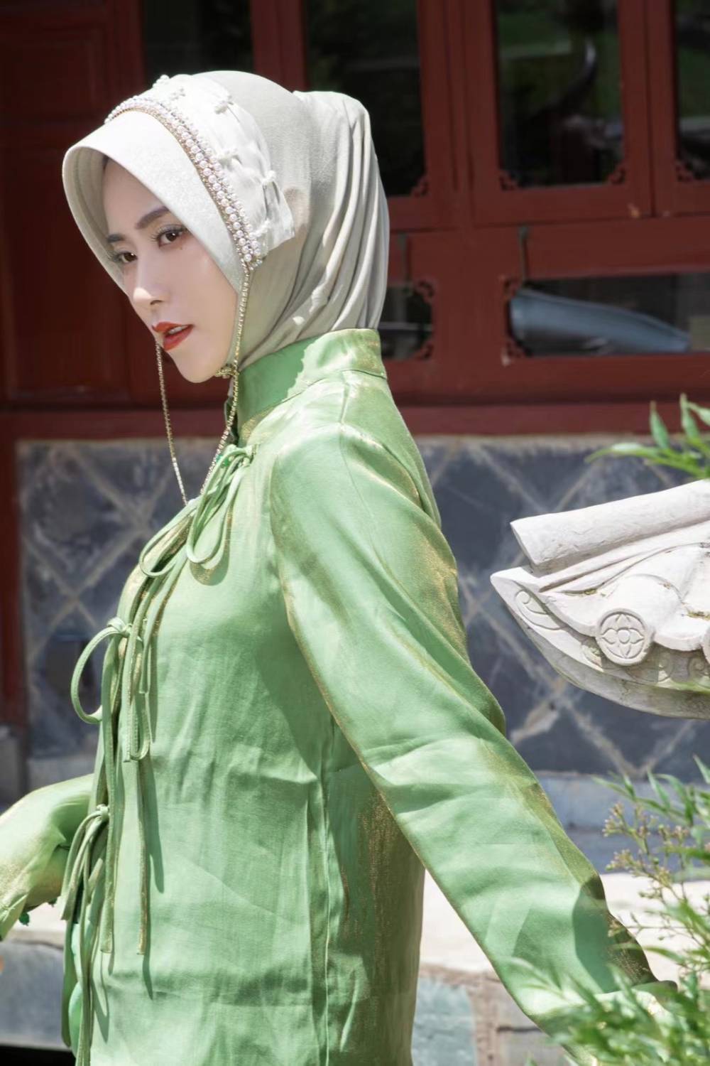 Nadia-Sage Radiance Pearl e Rhinestone Chain Hijab Cap