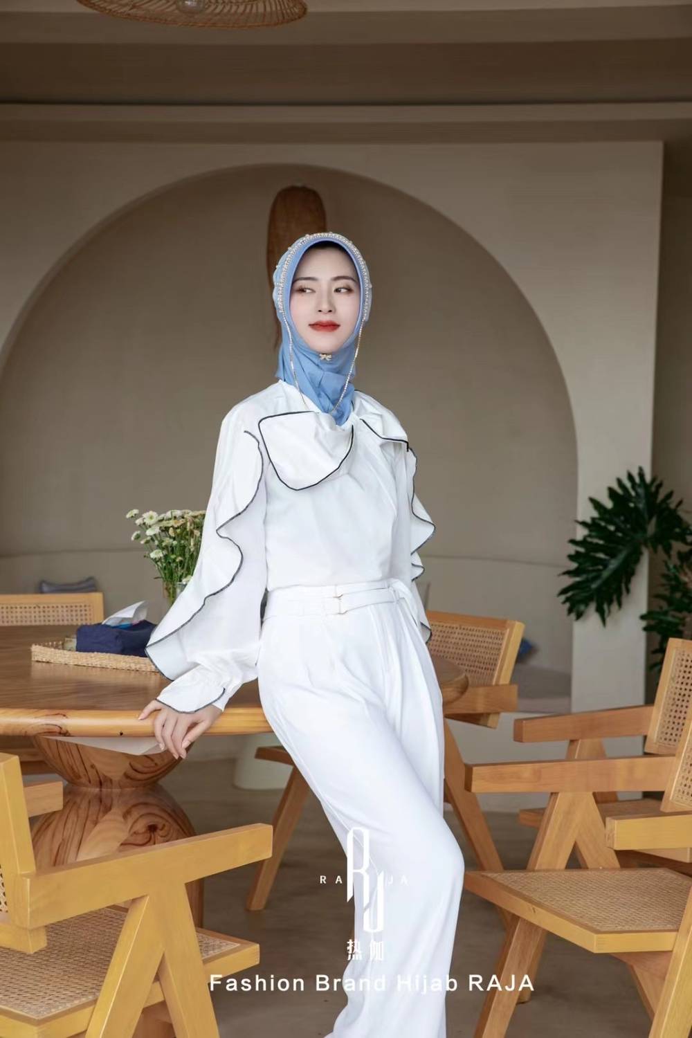 Nadia-Sky Blue Radiance Pearl e Rhinestone Chain Hijab Cap