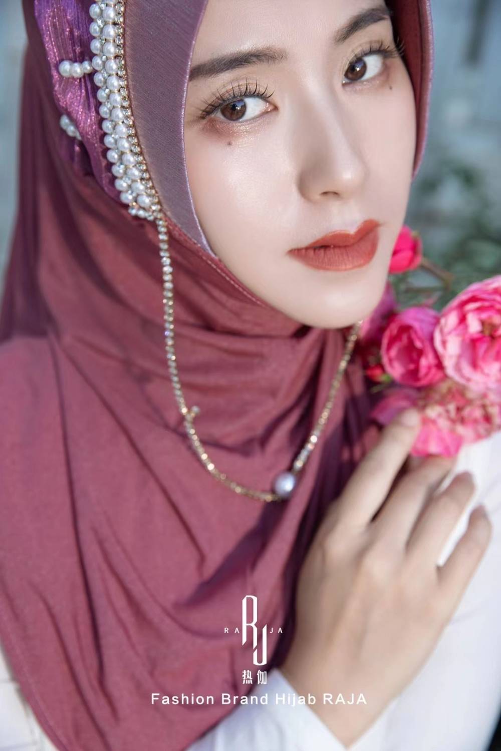 Nadia-Casquette Hijab à Chaîne Perlée et Strass Rose Pastèque