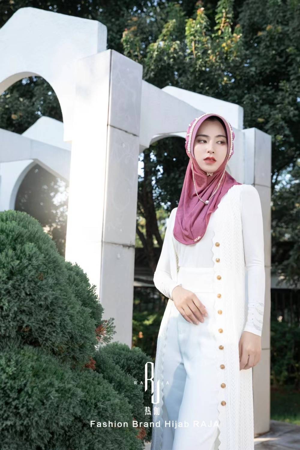 Nadia-Casquette Hijab à Chaîne Perlée et Strass Rose Pastèque