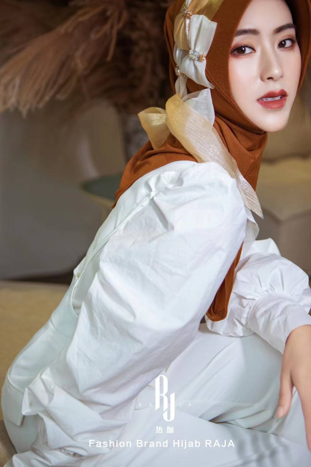 Bonnet hijab en mousseline de soie avec nœud d'amour charmant Irsa-Bronze