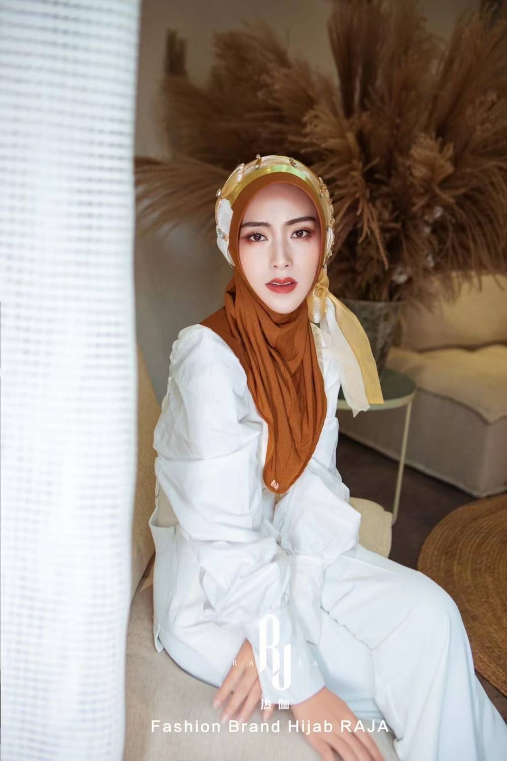 Bonnet hijab en mousseline de soie avec nœud d'amour charmant Irsa-Bronze