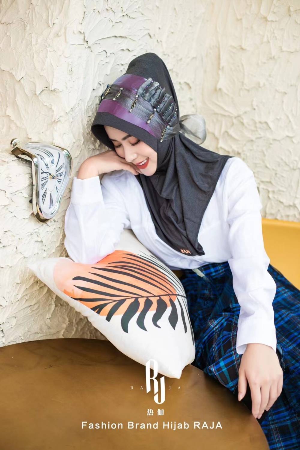 Casquette hijab en mousseline de soie avec nœud d'amour charmant Irsa-Thames Dusk