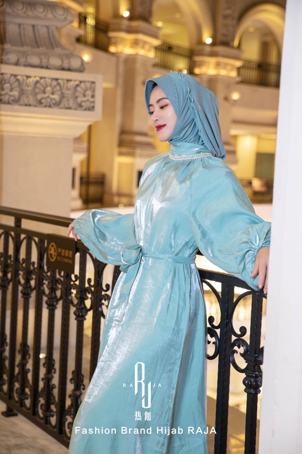 Bonnet Hijab Haniya-Light Turquoise avec cordon de serrage et étoiles perlées